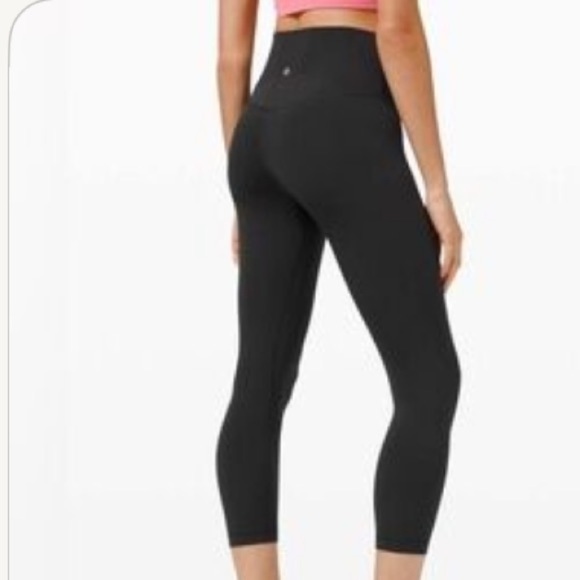 Lululemon Wunder Unders in Luon Crop 23" BLACK Sz 4 FREE Lululemon Bag imcluded - Picture 2 of 8